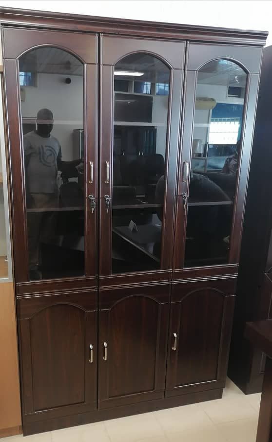 ARMOIRE HAUTE SEMI-VITRÉE DIRECTIONNEL 3 BATTANTS